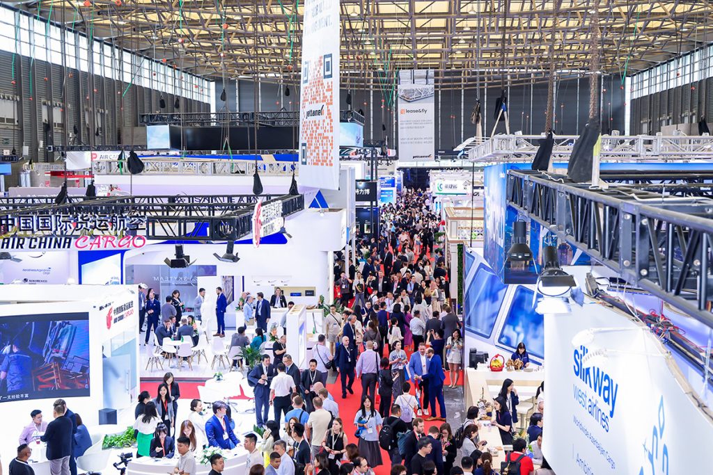 Hình ảnh khu triển lãm Transport Logistic China 2026 tại Thượng Hải. Sự kiện được đánh giá là một trong những triển lãm logistics và chuỗi cung ứng lớn nhất châu Á, thu hút hàng trăm doanh nghiệp trong lĩnh vực vận tải, kho vận, logistics thông minh và công nghệ chuỗi cung ứng.