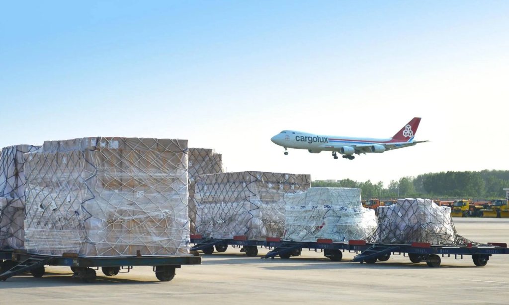 Trung Quốc mở rộng vận tải hàng không để đáp ứng nhu cầu xuất khẩu công nghệ cao