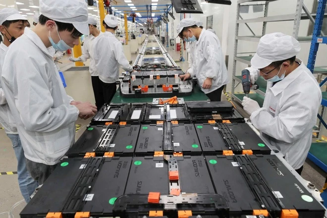 Trung Quốc phát triển mạng lưới logistics phục vụ xe điện và pin lithium